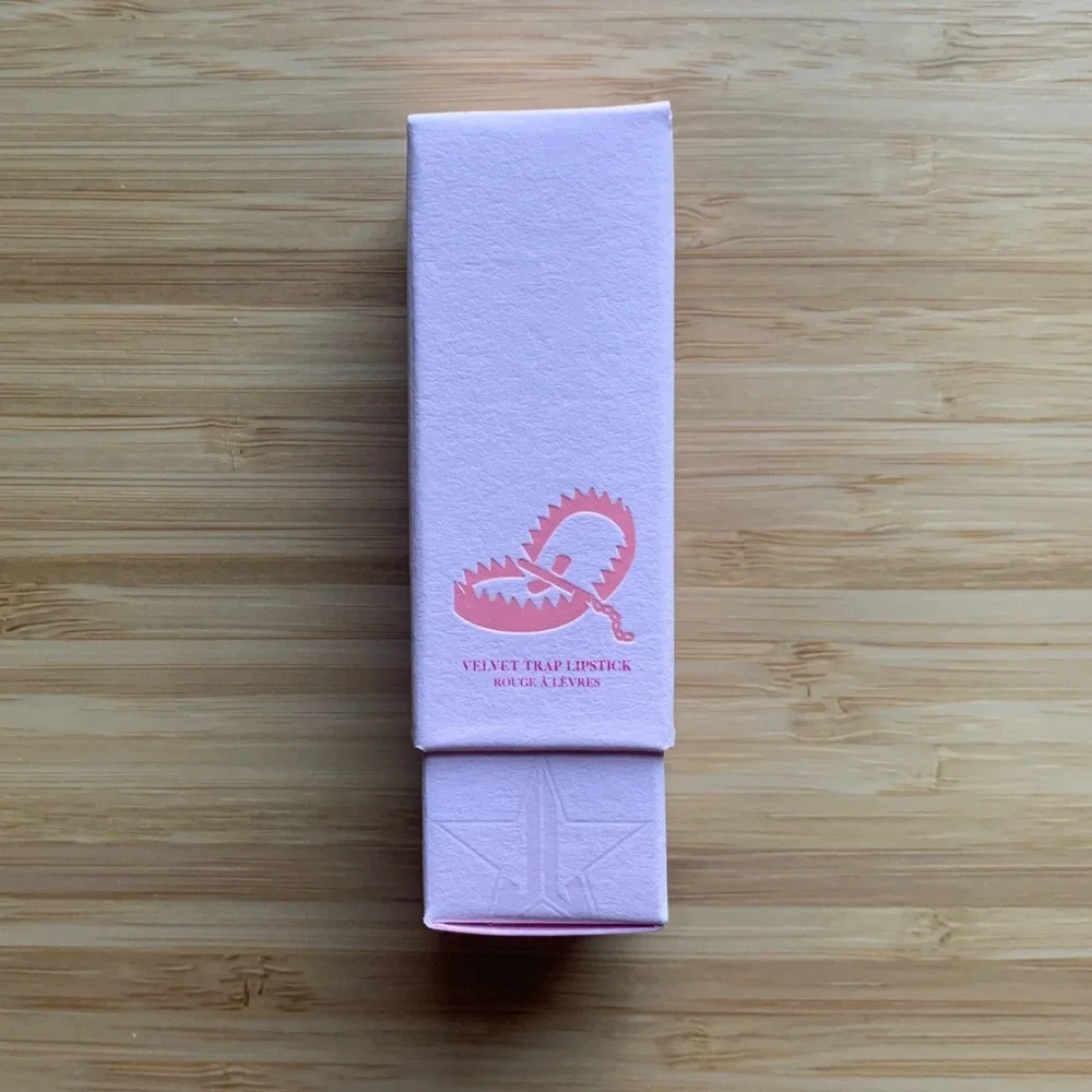 Jeffree Star velvet trap